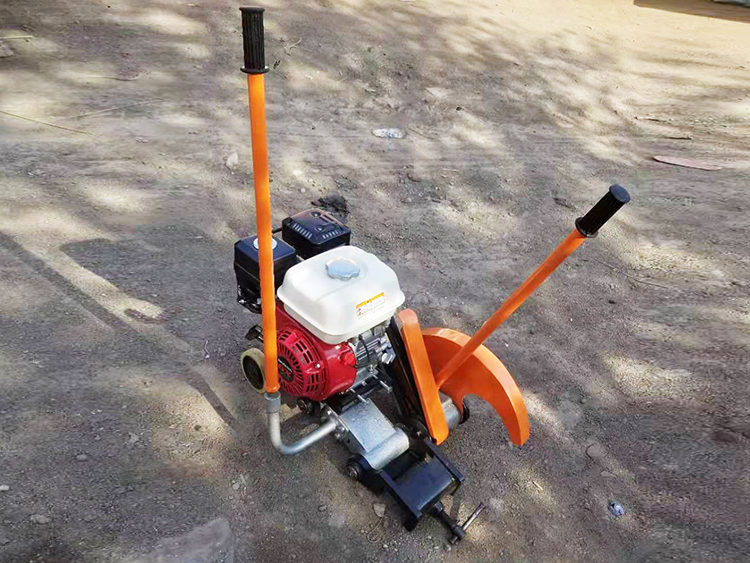 NQG-6.5II型内(nei)燃鋼軌鋸軌(gui)機