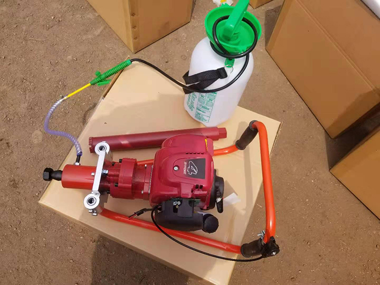 NLQ-45型(xíng)内燃砼枕螺(luó)栓鑽取機