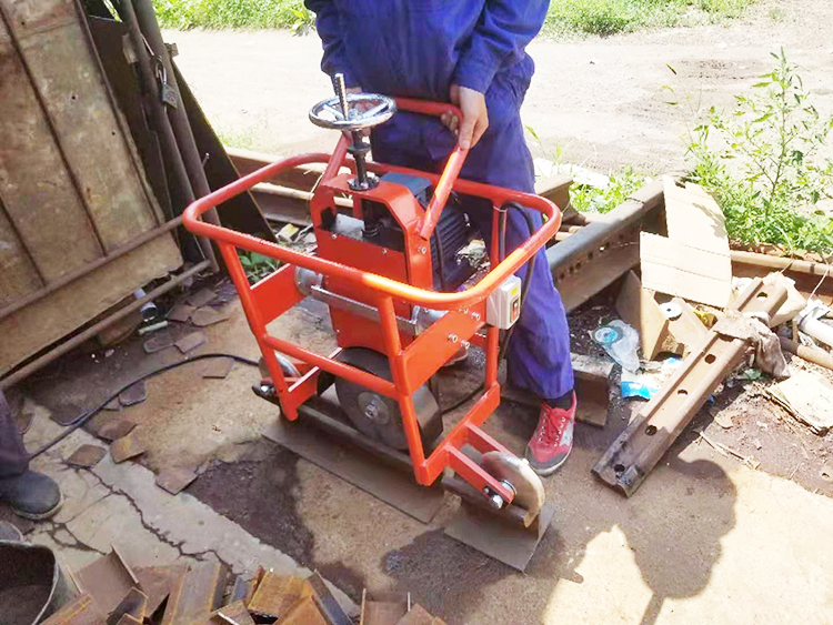 FMG-3.0型内燃槽型軌(gui)仿形打磨機